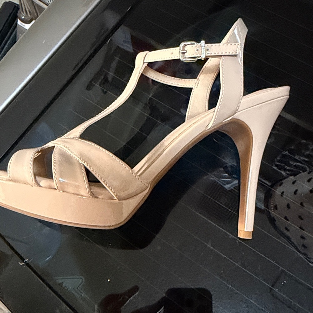 New! Gianni Bini Women's Nude Heels - Picture 4 of 4